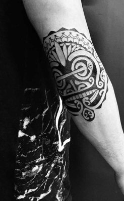  Tatouage maori, polynésien du coude